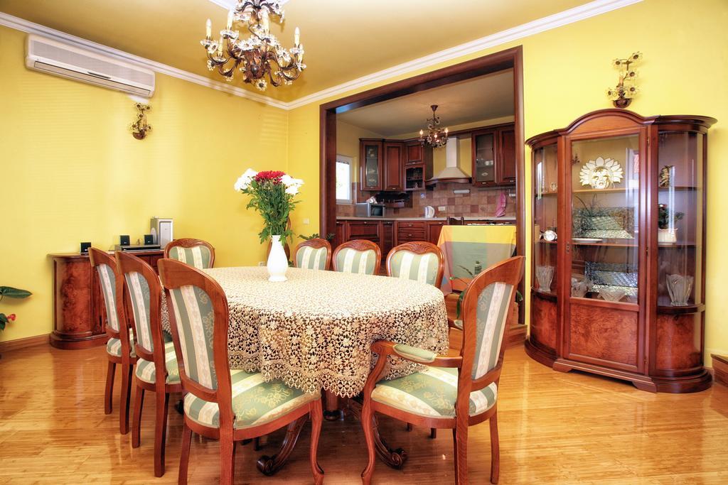 Apartments Villa Happy Mrcevac Buitenkant foto