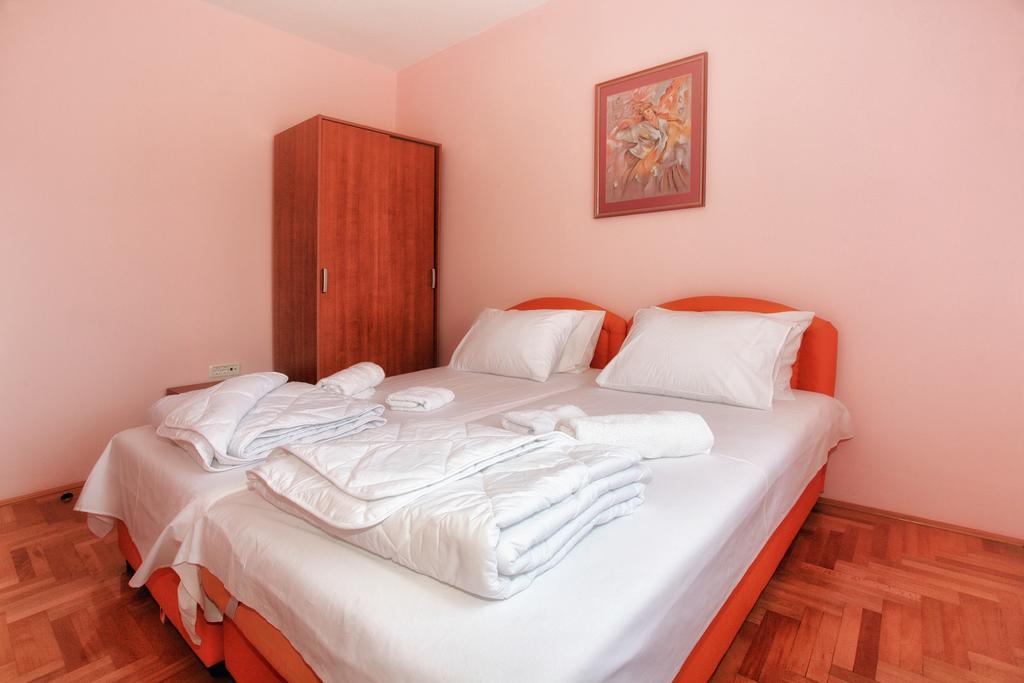 Apartments Villa Happy Mrcevac Buitenkant foto