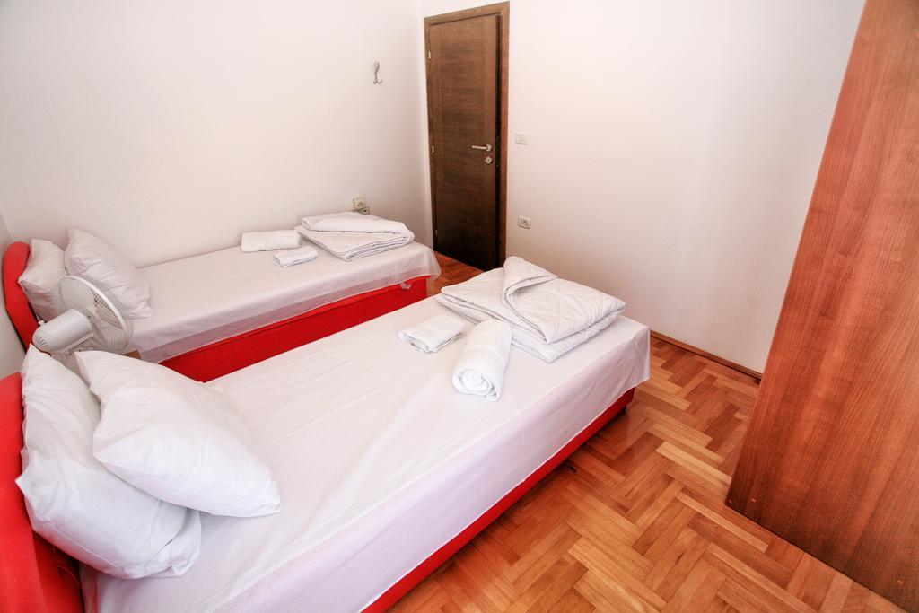 Apartments Villa Happy Mrcevac Buitenkant foto