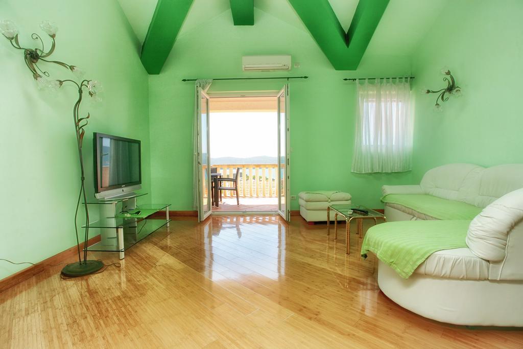 Apartments Villa Happy Mrcevac Buitenkant foto