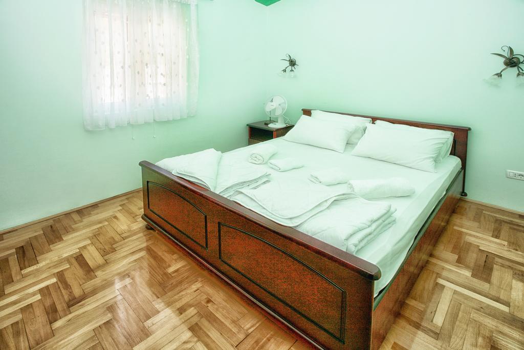 Apartments Villa Happy Mrcevac Buitenkant foto