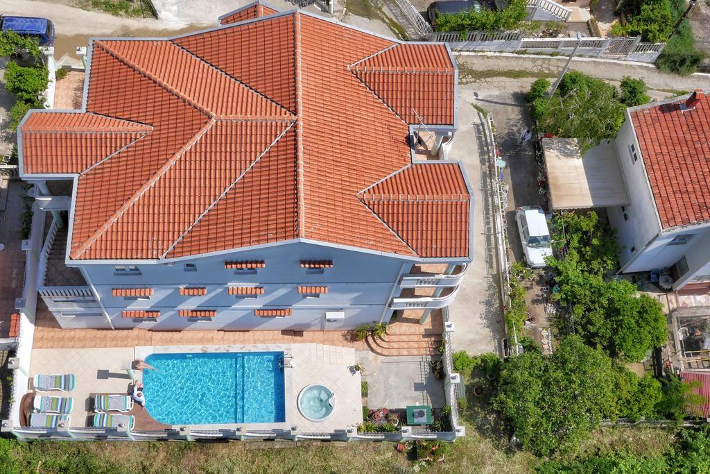 Apartments Villa Happy Mrcevac Buitenkant foto