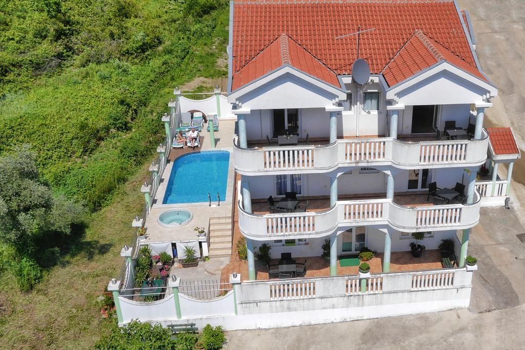 Apartments Villa Happy Mrcevac Buitenkant foto
