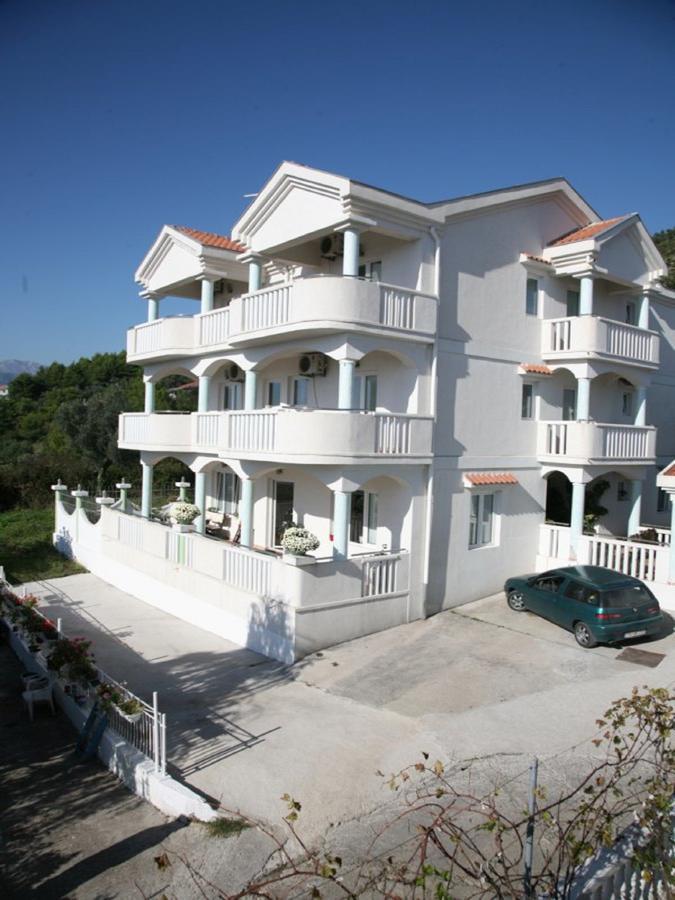Apartments Villa Happy Mrcevac Buitenkant foto