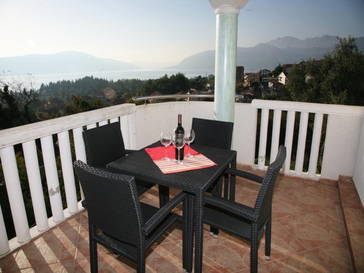 Apartments Villa Happy Mrcevac Buitenkant foto